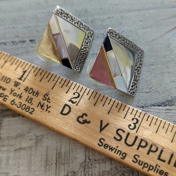 Vintage Native American Mother of Pearl and Lapis Earrings - Picture 6 of 10
